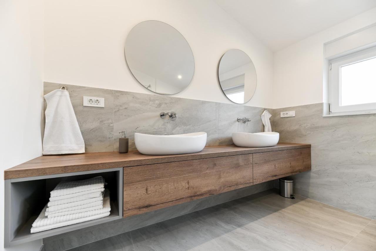 Wonderful Holiday House Bruno With Heated Pool Zadar Ngoại thất bức ảnh